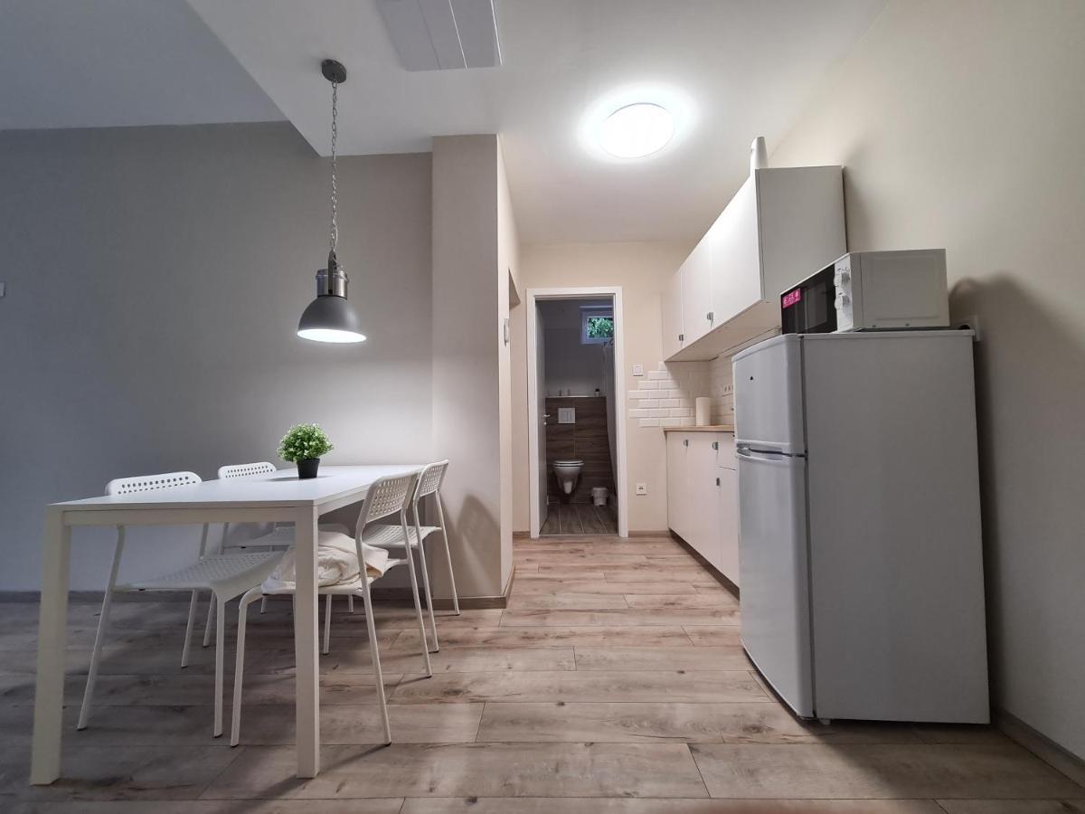 Oet Fenyo Apartmanhaz Siófok Eksteriør billede